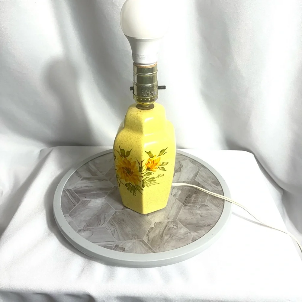 Vintage Hand Painted Yellow Floral Table Lamp 13” Gemco Leviton USA Works